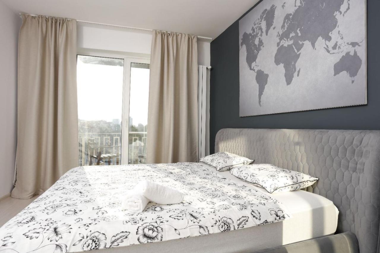 2 Bedroom Apartment With Amazing View In City Center Boekarest Buitenkant foto