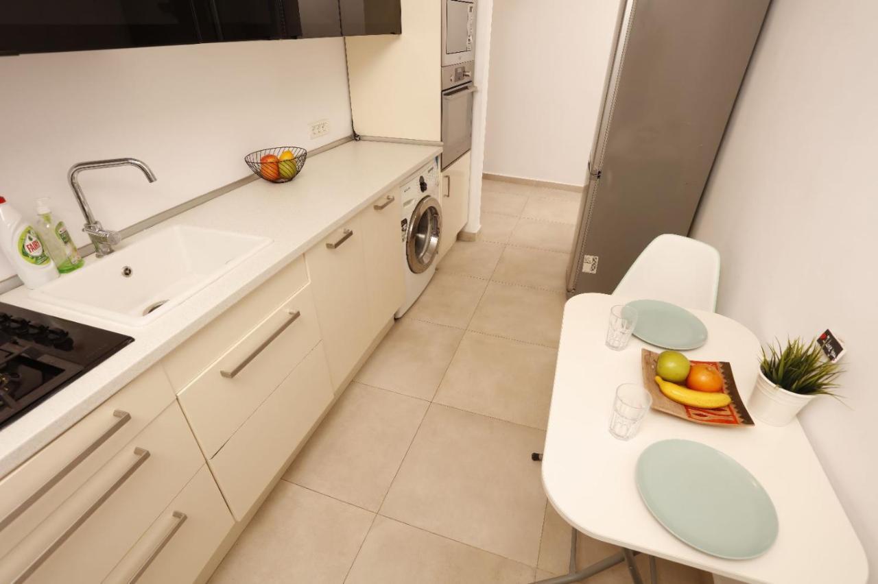 2 Bedroom Apartment With Amazing View In City Center Boekarest Buitenkant foto